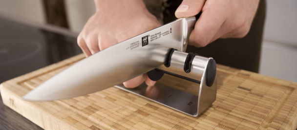 Knife 11 tools you MUST have in your kitchen