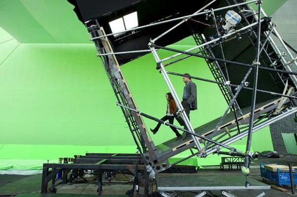 most amazing movie and TV behind-the-scenes of all time Ellen Page and Leonardo DiCaprio on the set of Inception